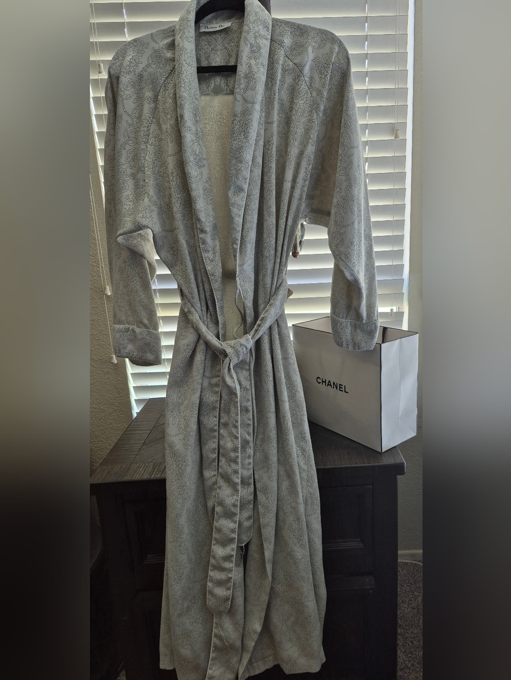 💕VTG Christian Dior Light Gray Paisley Jacquard Robe💕